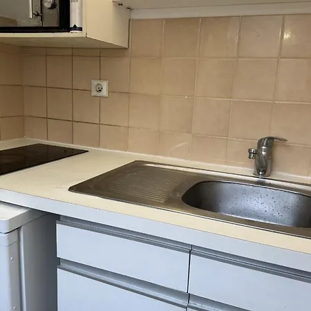 Comfortable In With Garden Apartment Puteaux